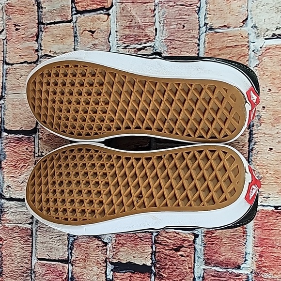 VANS CLASSIC SLIP ON SHOES, WOMANS SIZE 5.5 GUC - Picture 11 of 12